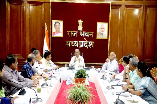 सिकल सेल औषधियां विशेष पिछड़ी जनजातीय क्षेत्रों की मोबाइल मेडिकल यूनिट में उपलब्ध हो : राज्यपाल श्री पटेल